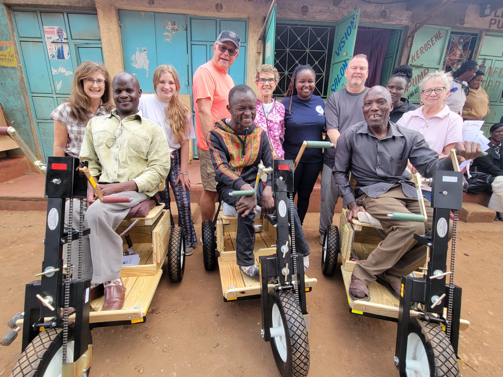 Kenya PFC Work Team with cart recipients B 2022 Nov