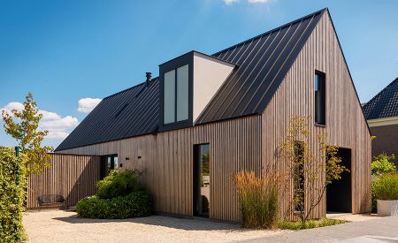 Sustainable Longhouse with roof made from GreenCoat steel shown on Dutch television