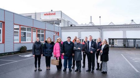 Wieland hosts Illinois Governor J.B. Pritzker at its manufacturing facility in Vöhringen